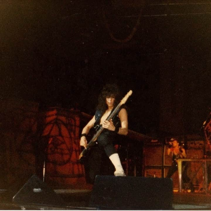 Queensrycheさんのインスタグラム写真 - (QueensrycheInstagram)「#tbt🔙📸 - Eddie Jackson at Radio City Music Hall, New York, NY January 18, 1985 on The Warning Tour 🤘 #queensryche #throwbackthursday #newyork #radiocitymusichall #circa1985 #eddiejackson #edbass #onetake #bass #badassbassist #foundingmember #memoriesforlife #bamf #allaboutedbass」11月6日 2時00分 - queensrycheofficial