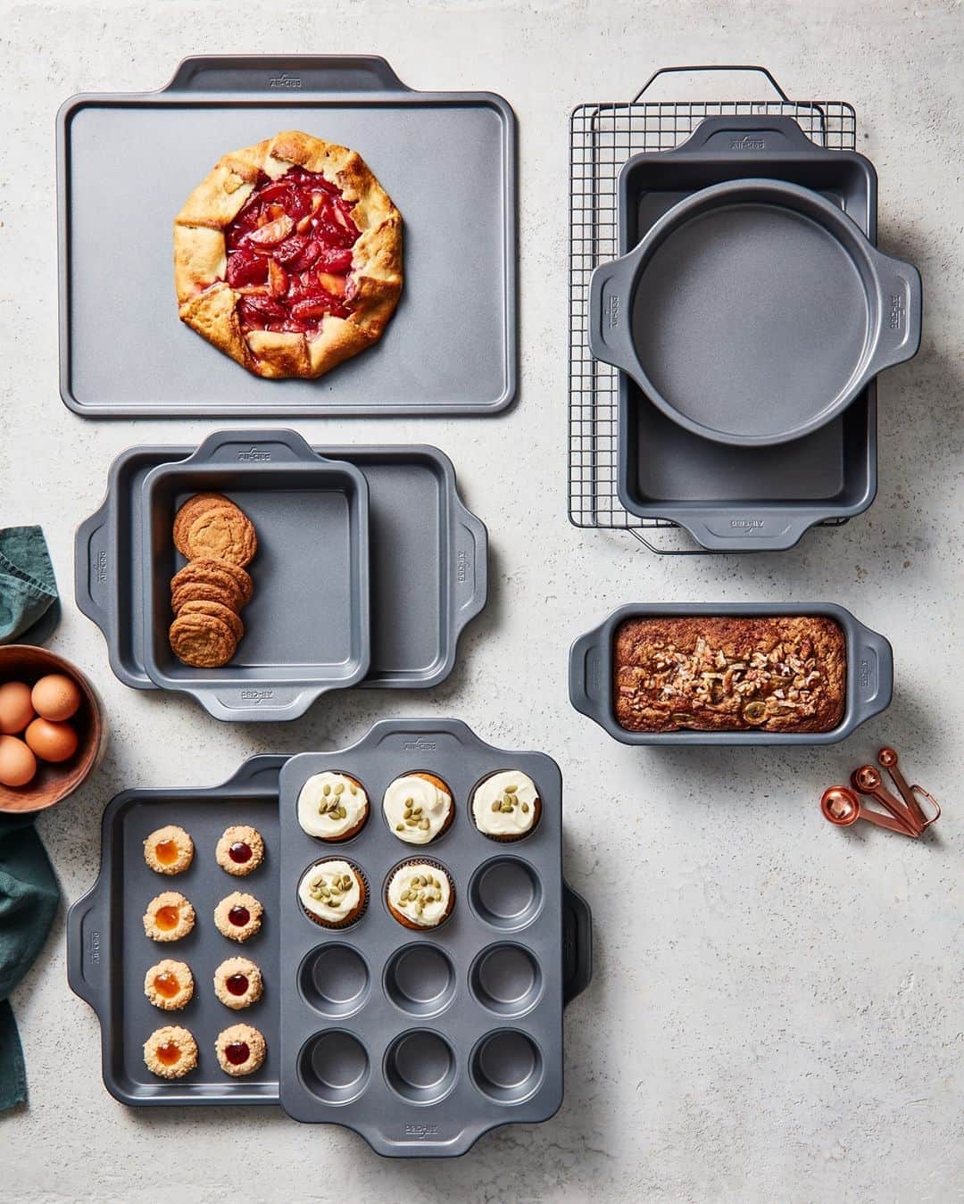 Bloomingdale'sさんのインスタグラム写真 - (Bloomingdale'sInstagram)「Gearing up for fall baking (give us all the carbs!) 🥧🍪🧁 What's your next baking project?」11月6日 2時00分 - bloomingdales