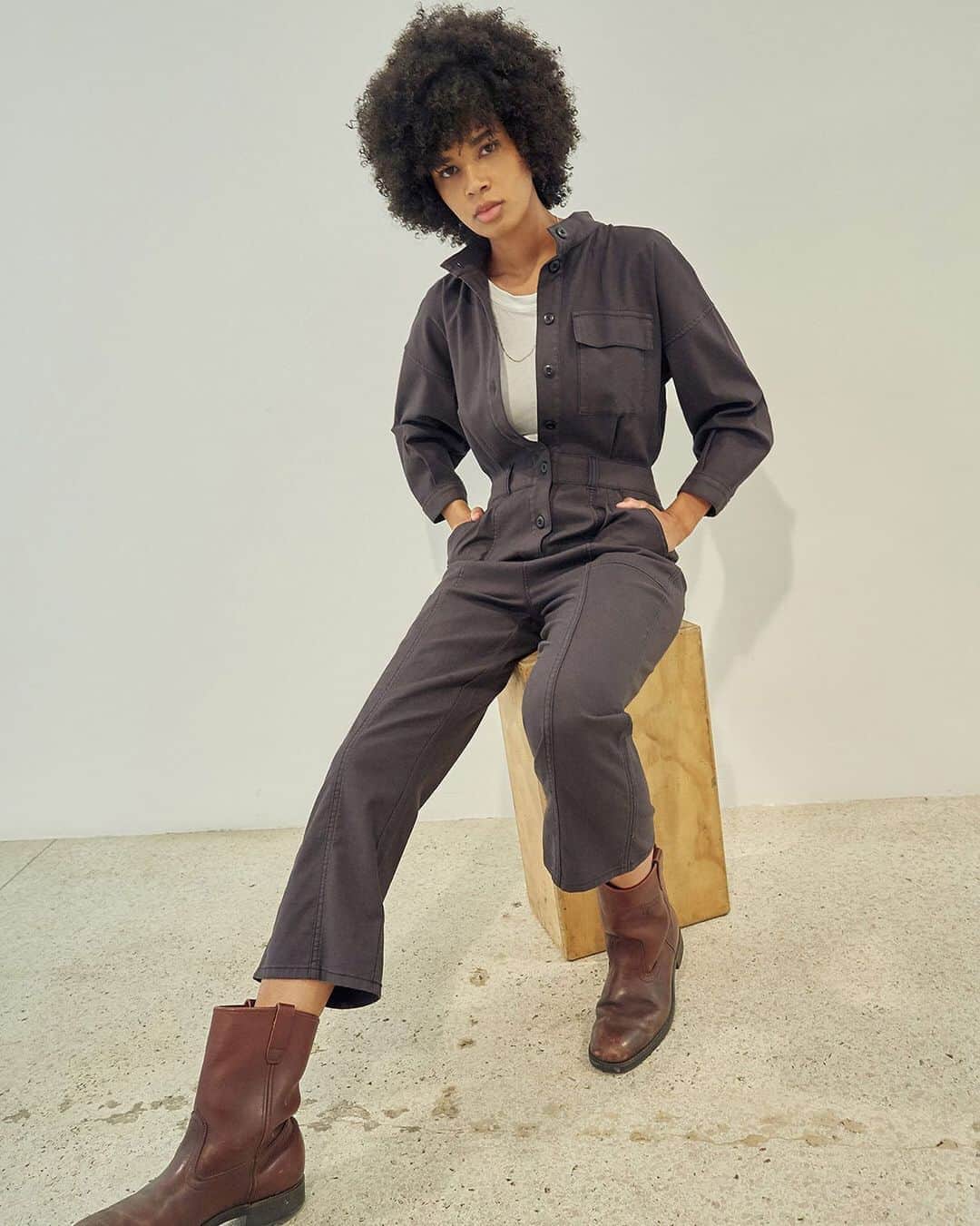 カレントエリオットのインスタグラム：「just in: a utility-inspired jumpsuit to help jumpstart your cool weather wardrobe  #currentelliott」