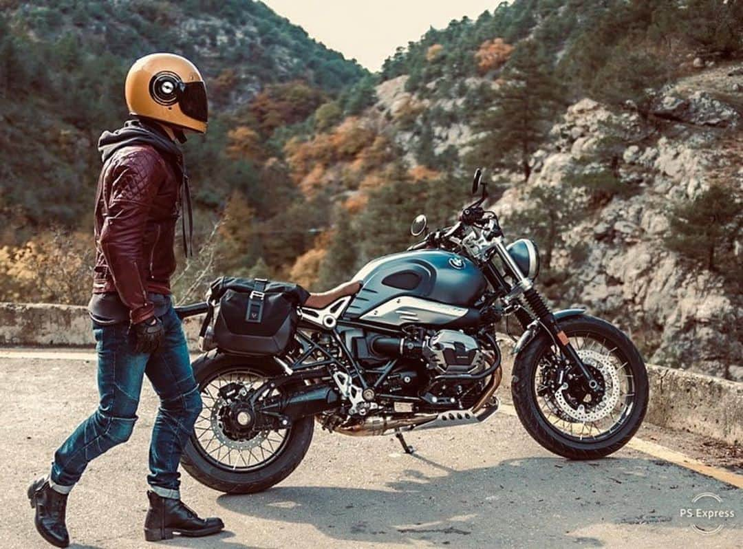 epidemic_motorsさんのインスタグラム写真 - (epidemic_motorsInstagram)「@_alkzdr_ 📸 @kovalenkokolya #bmwrninetscrambler #rninetscrambler #rninet #r9t #scrambler #classicmotorcycles #bellbullitt #крым #севастополь #r9tgram #caferacer #autumn #fall #harleydavidson #motorcycles」11月6日 2時07分 - epidemic_motors