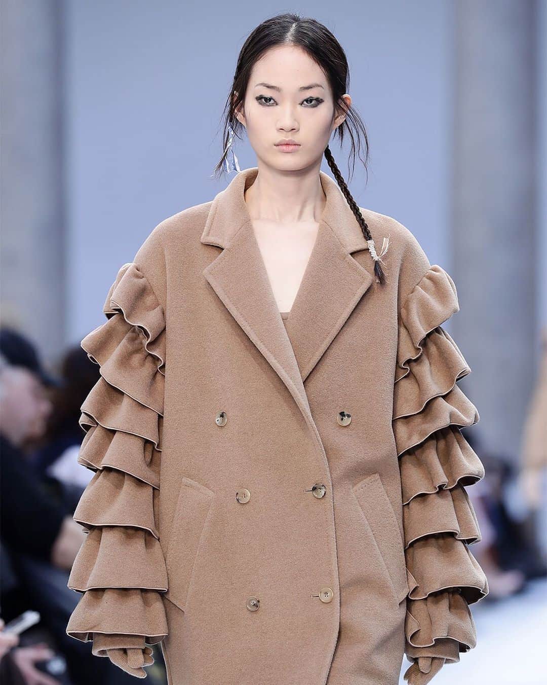 Fashion Weekのインスタグラム：「All ruffled up with @maxmara's Fall/Winter 2020 collection. 📸  by @gettyimages.」