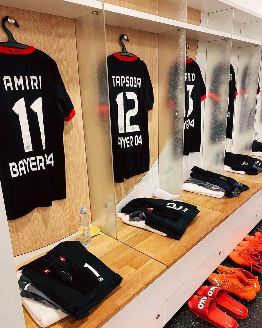 バイエル・レバークーゼンさんのインスタグラム写真 - (バイエル・レバークーゼンInstagram)「Your tipps for today 👇👇 #HBSB04 #UEL」11月6日 2時21分 - bayer04fussball