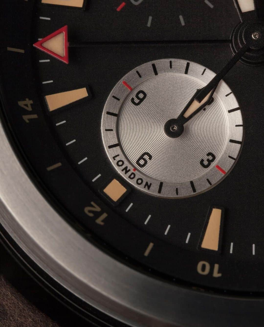 ブレモンさんのインスタグラム写真 - (ブレモンInstagram)「Contours on a watch dial require precision. ⁠⠀ ⁠⠀ On the ALT1-ZT, the sub dials were given greater depth with a more pronounced design, making that "London" moniker slightly more eye-catching. Its metal dial and coated nickel hands with Super-LumiNova® luminous coating strengthen the look even further.⁠⠀ ⁠⠀ Tap to see more of the ALT1-ZT.⁠⠀ ⁠⠀ #bremont #bremontwatches #pilot #pilotwatch #aviation #aviationfan #WW2 #aircraft #spitfire #classic #luxurywatch #chronograph #chronograph #vintage」11月6日 2時31分 - bremontwatches