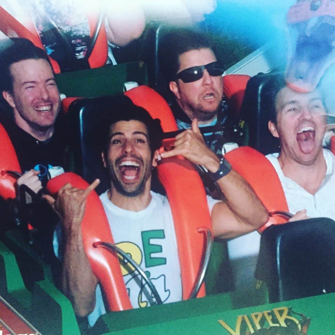 ニック・スウォードソンさんのインスタグラム写真 - (ニック・スウォードソンInstagram)「Did this roller coaster freak me out? I can’t tell. #TBT three of my best friends @petegiovine @chefknife @thescottykaz」11月6日 2時49分 - realnickswardson