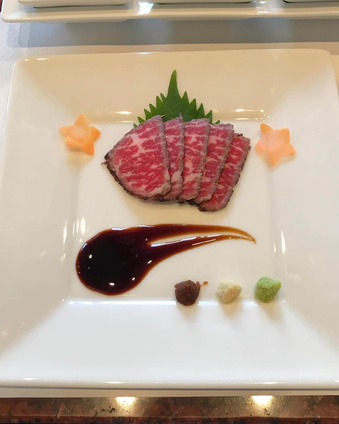 裕樹のインスタグラム：「減量中＆ダイエット中の人ごめん🙏💦 今日だけ、この投稿を許して😣 頑張ってきてよかったです。 最高のご褒美を頂きました。 これは、終わりではなく、新たな始まり‼️  社長！ ありがとうございました。 ご馳走様でした。  #フォアグラ #やばかった #また頑張ろう #ここからがスタート #やるぜ」