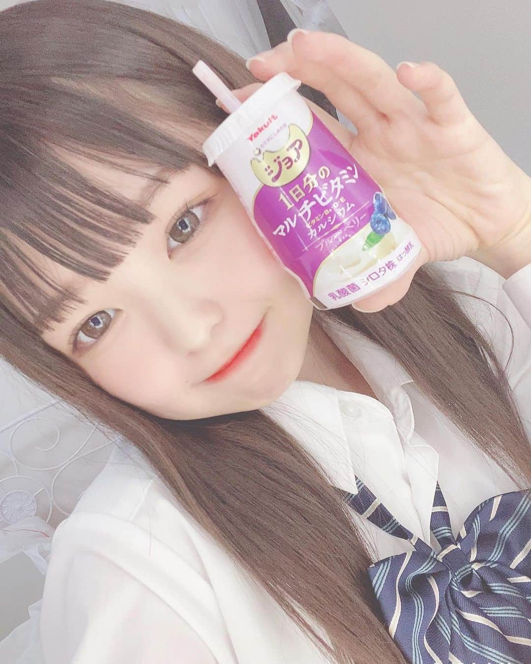 りょーかさんのインスタグラム写真 - (りょーかInstagram)「・ ・ 毎朝、学校行く前にジョアを飲んでます❤︎今日はマルチビタミンが1日分摂れるブルーベリーを飲みました！！！🤩 ・ 一本飲むだけで体のケアができちゃうって最高じゃんね！！？ ・ 味だけじゃなくて、それぞれ含まれてる栄養素が違うから、シチュエーションに合わせて飲むようにしてる✌️ #PR#ジョア #ヤクルト#1日分#乳酸菌#シロタ株#カルシウム#ビタミンD#鉄分#葉酸#マルチビタミン」11月5日 18時00分 - ryoka_0720