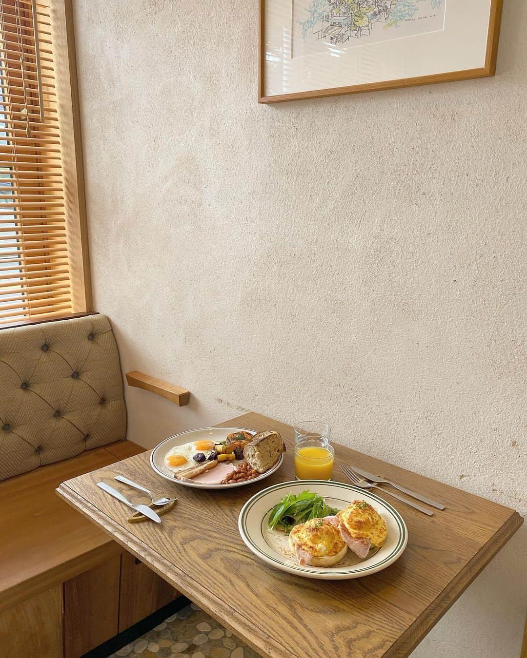 RiLiさんのインスタグラム写真 - (RiLiInstagram)「シンプルでくつろげるおしゃれホテル♡【Hotel Noum】🏨⁣ ......⁣ 大阪旅行に来たら泊まりたい💭シンプルな落ちついたデザインで人気のHotel Noum(ホテル ノウム)】🏨🌿⁣ 温かみのあるインテリアで統一されていて、中にはプロジェクター付きのお部屋もあるんだって❕寝る前にのんびり映画鑑賞もできちゃうね🌃✨一日の始まりを充実させてくれるモーニングも人気の理由の一つなんだとか🙈🥐⁣ 1階のカフェは宿泊者に限らず利用できちゃうよ☕️都市にいながらまるで野原に横たわっているかのような心地よさを感じられるホテルに泊まってみてはいかが？💐⁣ ❣❣❣❣❣⁣ サイトやSNSで掲載させていただくお写真募集中😘📸⁣ かわいいコーデやアイテム、注目スポットなどが撮れたら、ハッシュタグ→#rili_tokyo  を付けて投稿❗⁣ ．⁣ Special Thanks💋 Photo by⁣ @m9612tzg⁣ @aakkrr___⁣ @_n_nm__⁣ @momochaso0606⁣ @8________asmyl⁣ @aco.s__⁣ @_miki_1020⁣ @pukumana54⁣ @___musashi.___⁣ ．⁣ #HotelNoum#ホテルノウム#大阪ホテル#大阪カフェ#大阪モーニング#RiLiっぽホテル#RiLiっぽカフェ #rili_tokyo #おしゃれさんと繋がりたい #お洒落さんと繋がりたい #ファッション #패션스타그램 #ootd #outfit」11月5日 18時01分 - rili.tokyo