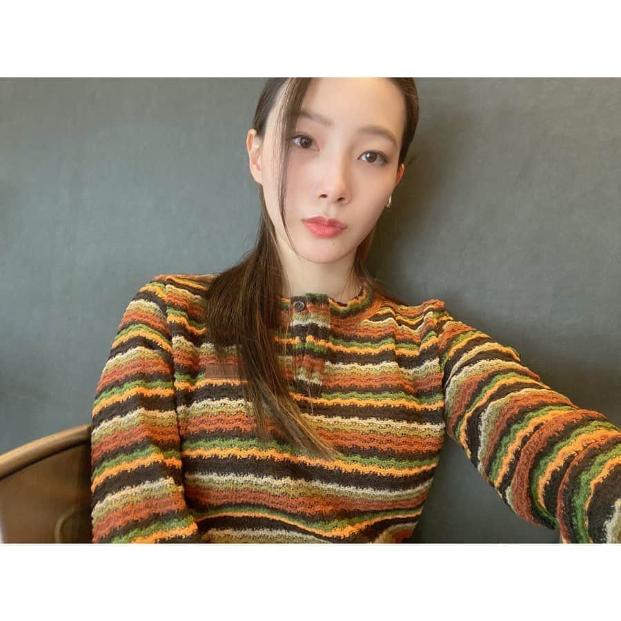 江田友莉亜のインスタグラム：「ニットが欲しくなる季節🧶🌰🍠🍂 @sculptor_jp」