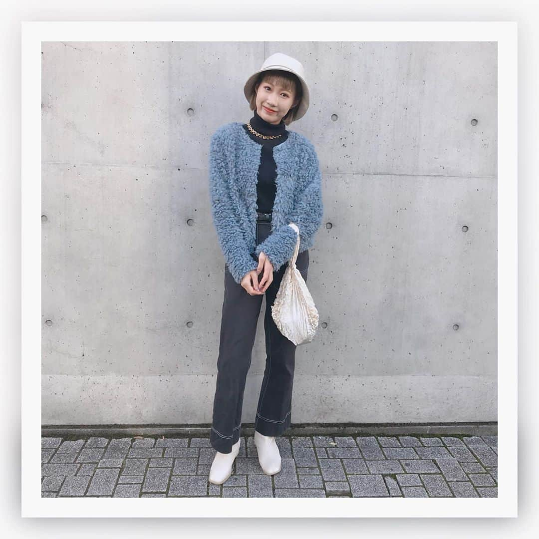 稲葉るりさんのインスタグラム写真 - (稲葉るりInstagram)「お洋服はタグ付けしてあります☺️ 是非、Check☑️してみて下さい〜  このくすみブルーの色味がとっても好きであたたかくてふわふわ具合が可愛くて今年のお気に入りアウターの1つです＾＾💙  #着画倶楽部  #レイヤード　#着画くらぶ　#ootd」11月5日 18時17分 - make_up_yuka