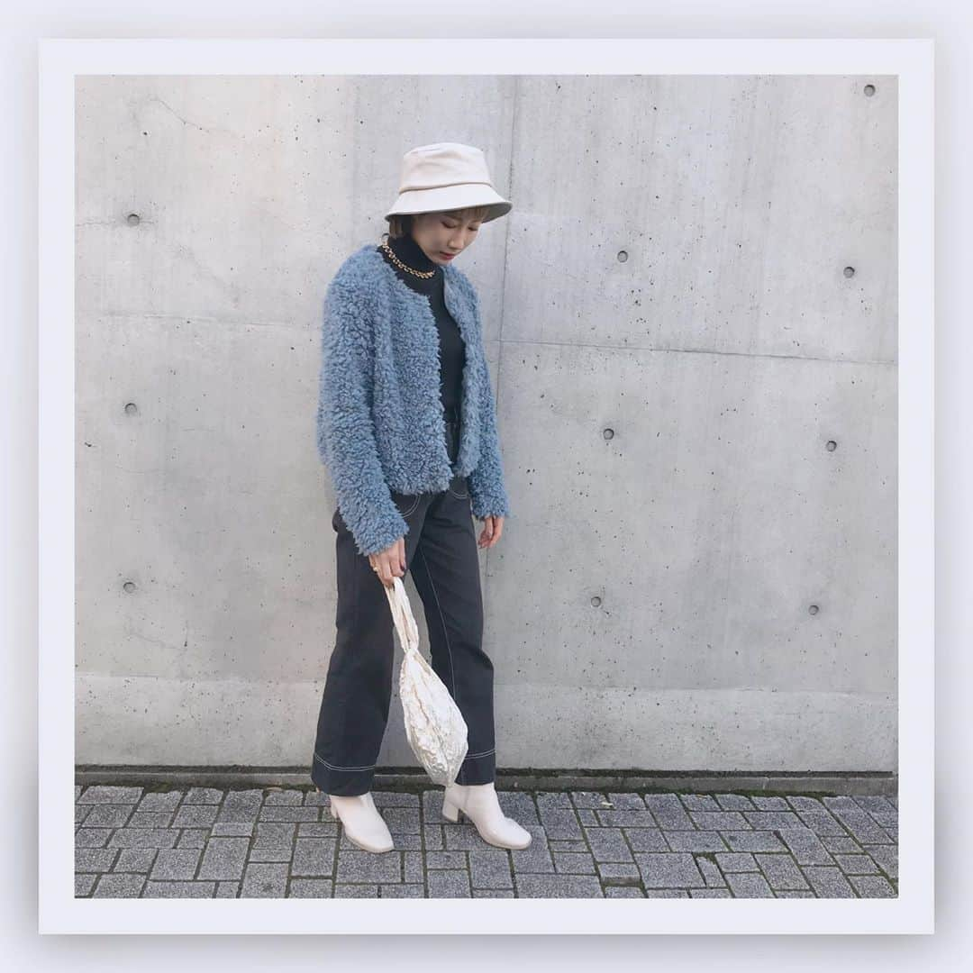 稲葉るりさんのインスタグラム写真 - (稲葉るりInstagram)「お洋服はタグ付けしてあります☺️ 是非、Check☑️してみて下さい〜  このくすみブルーの色味がとっても好きであたたかくてふわふわ具合が可愛くて今年のお気に入りアウターの1つです＾＾💙  #着画倶楽部  #レイヤード　#着画くらぶ　#ootd」11月5日 18時17分 - make_up_yuka