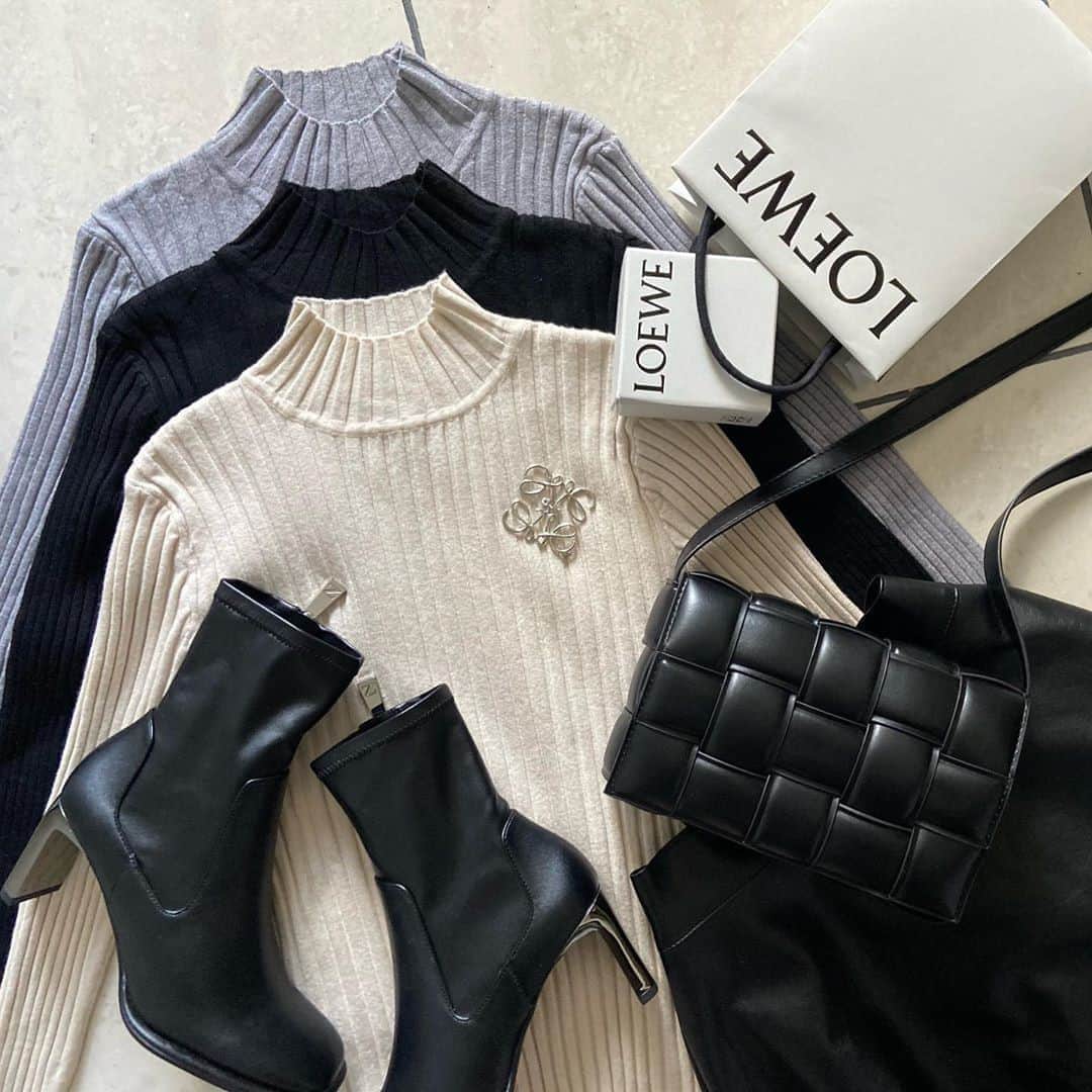 DHOLIC SNAPのインスタグラム：「@midopeiさんの#dholicsnap⁠ 　⁠ KNIT：@dholic_official⁠ 　⁠ 【LADIES】⁠ #ハーフネックスリムリブニット⁠ 全4色￥2,497(税込)⁠ 　　⁠ みなさんもぜひ#dholicsnap をつけて⁠ コーディネートを投稿してください📸💕⁠ 　⁠ ※上記以外のご着用アイテムにつきましては品切れ商品、または、私物となります。⁠ 　⁠ #DHOLIC#dholicism#fashion#ootd⁠ #プチプラコーデ#今日のコーデ#今日の服⁠ #リブニット#ニット#秋冬アイテム⁠ #きれいめコーデ#シンプル#トレンド」