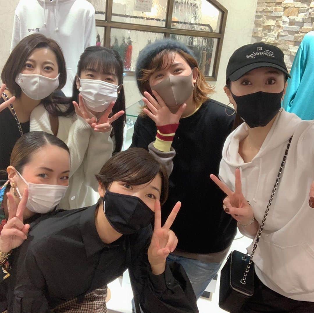貴千碧のインスタグラム：「あと数日となりました。日比谷シャンテ✨ 連日沢山の方にお越し頂いて本当に感謝の日々です☺️🙏  #人に恵まれ#ご縁に恵まれ#仲間に恵まれ #ありがとうございます  #明日　6日#イベントスペース　にて、ひっっさしぶりの「踊る」佃煮屋の「踊る」方発揮爆🤣🤣 #椅子に座って出来るストレッチ #喜昆布　はありませんが#美容#健康　の#豆知識　お伝えします👊✨」