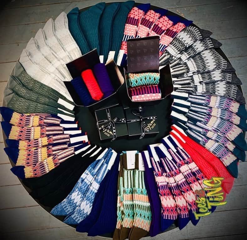 アヤメのインスタグラム：「STAY SAFE EVERYONE✊🏼🔥🌍 London lockdown again, but we can still have fun online shopping🎁🧦 @tees__and__ting ロンドンロックダウンアゲイン🇬🇧 #LLA #ayamesocksstockist #E1 #theoldtrumanbrewery #shoreditchlondon #teeandting」