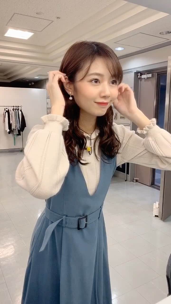 杉浦みずきのインスタグラム：「アナウンサーのお仕事裏側 〜朝の番組編 第2弾 ☀️〜  今回はブルーの衣装だよ💙 アリスにもベルにもクララにも見える衣装笑 #アナウンサー #衣装 #ワンピース #ブルーコーデ #セントフォース」