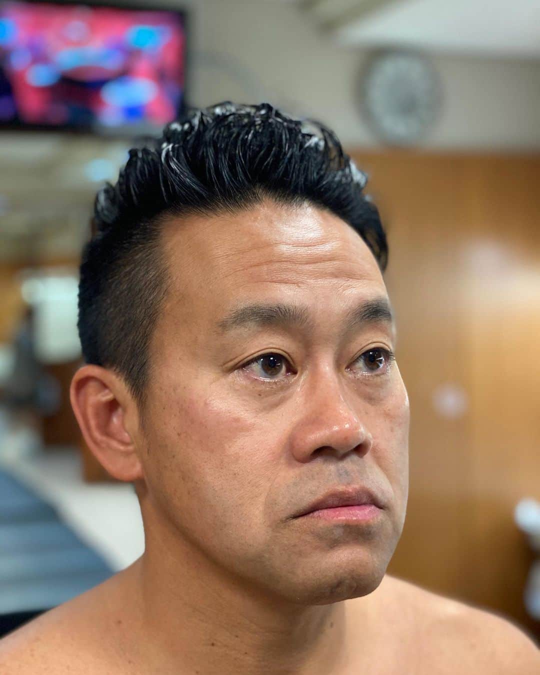 のインスタグラム：「宮川大輔さん  #試着を終えたら自分の服が無くなっていた客  #リングに上がった瞬間にマスクしてないことに気づいた覆面レスラー  #親戚同士の集まりの時なぜかずっと子供の方のコミュニティにいるおじさん  #VRでアダルトビデオを堪能してゴーグルを外したら目の前に嫁が立っていた瞬間  #昨夜将来を語り合った仲間が釣り上げられてるのを水中から見ている鮎  #職人が丁寧に彫りあげた高級耳かき  #色々あった頃のタイガーウッズ  #青空の下で輝く擬音笑者」