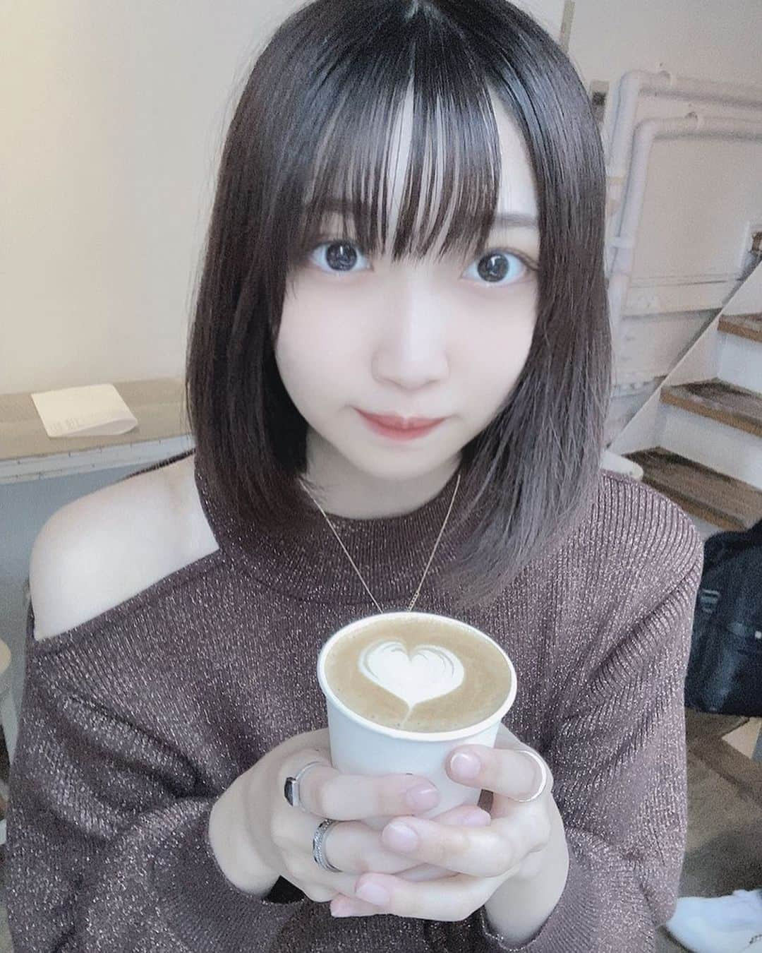 西山瑚々のインスタグラム：「☕💭🤍」