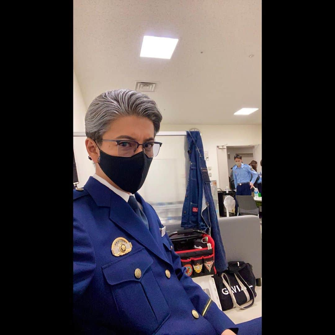 木村拓哉さんのインスタグラム写真 - (木村拓哉Instagram)「﻿ ﻿ 「昨日の撮影、生徒の皆さんはとんでもない時間までかかったと聞いてます。﻿ スタッフの皆さんも、本当にお疲れ様でしたぁ〜‼︎感謝。」﻿ ﻿ STAY SAFE‼︎﻿ ﻿ 拓哉﻿ #木村拓哉#TakuyaKimura」11月5日 18時49分 - takuya.kimura_tak