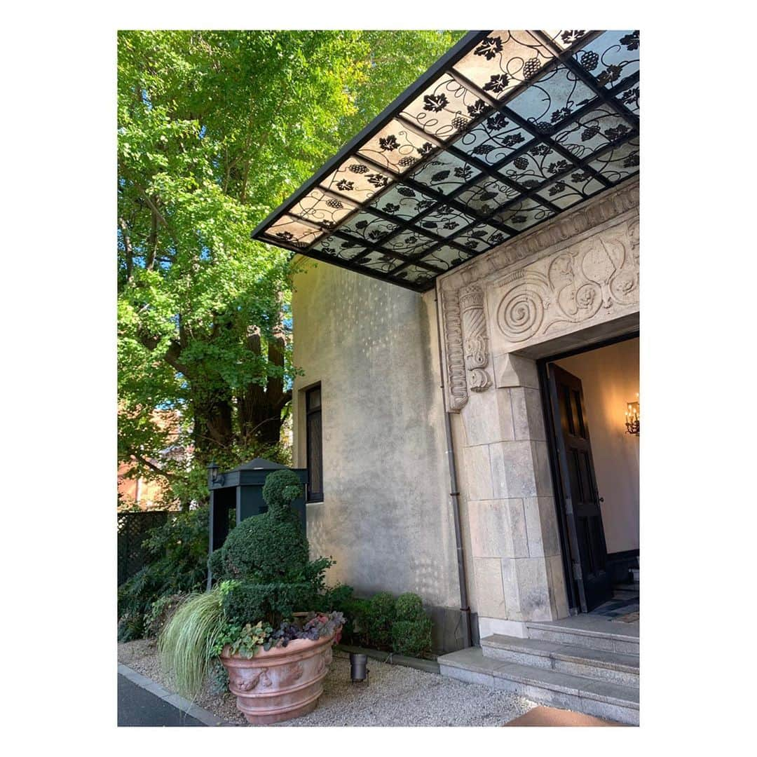 相沢礼子さんのインスタグラム写真 - (相沢礼子Instagram)「#小笠原伯爵邸  #beautiful  #cute  #delicious  #design #art #architecture  #garden #flowers #smile  #happy #japan #food #photooftheday  #photography #blue #green #dog」11月5日 18時49分 - reikoaizawa828