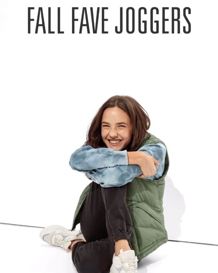 アメリカンイーグルのインスタグラム：「👖 🍁Fall joggers collection🍁 👖   たくさんのジョガーデニムが勢揃いしています✨☺ 自分に似合う一点を探しみてください✨ 動きやすさ抜群です⚡   #AExME #AEJeans #AE #americaneaglejp #アメリカンイーグル #デニム」