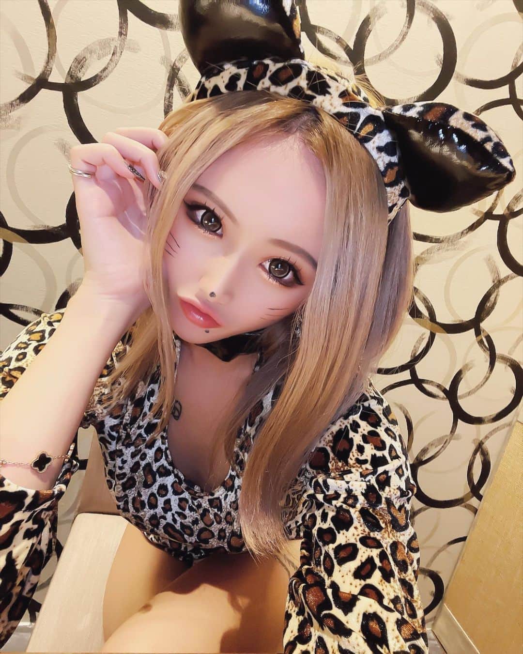 のインスタグラム：「🐆🐾🐆🐾🐆🐾 . 首輪を付けられて飼われたいです」
