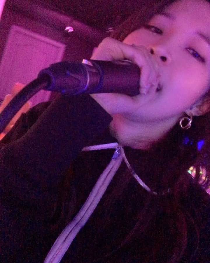 チョン・ジユンのインスタグラム：「I feel you feel we feel #prsnt」