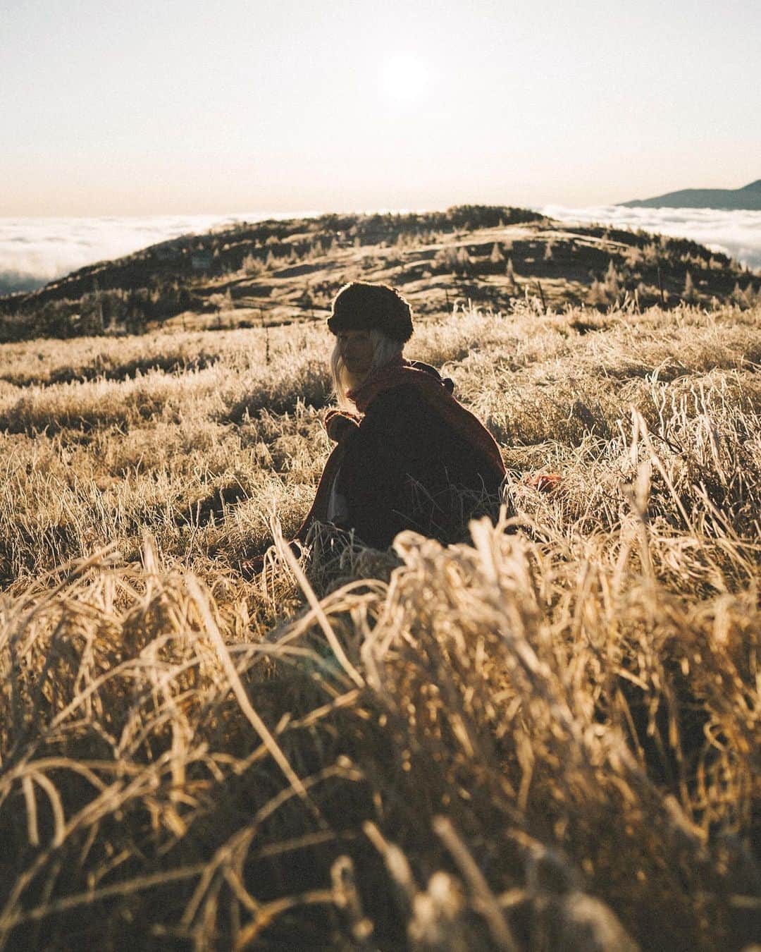 GENTAのインスタグラム：「in the first light of the day. 今年は冬が少し早くやってきそうでワクワクしています。 #distagon」
