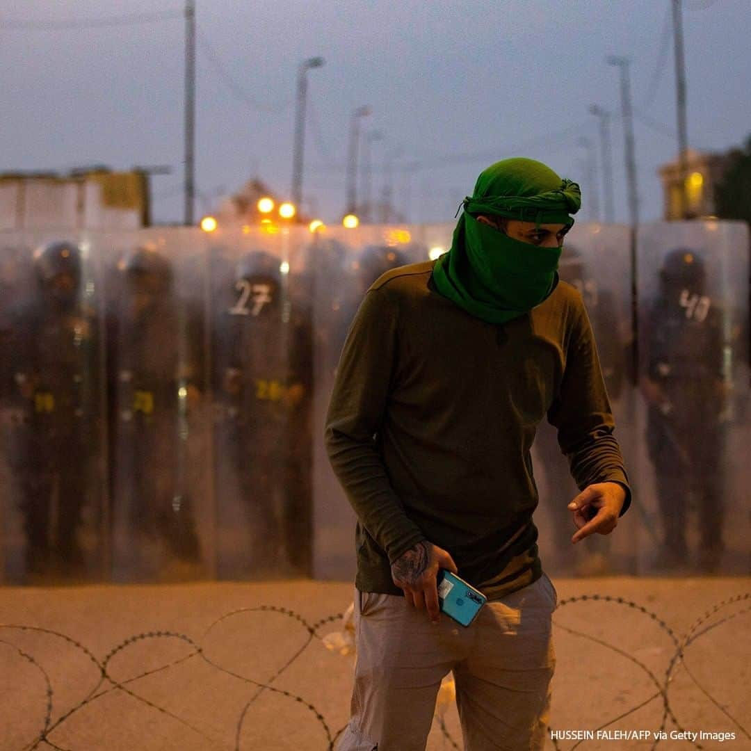 ABC Newsさんのインスタグラム写真 - (ABC NewsInstagram)「An Iraqi demonstrator stands in front of riot police during a gathering in the southern city of Basra on November 4, 2020, to pay tribute to slain protesters. #iraq #protests #police」11月5日 19時00分 - abcnews