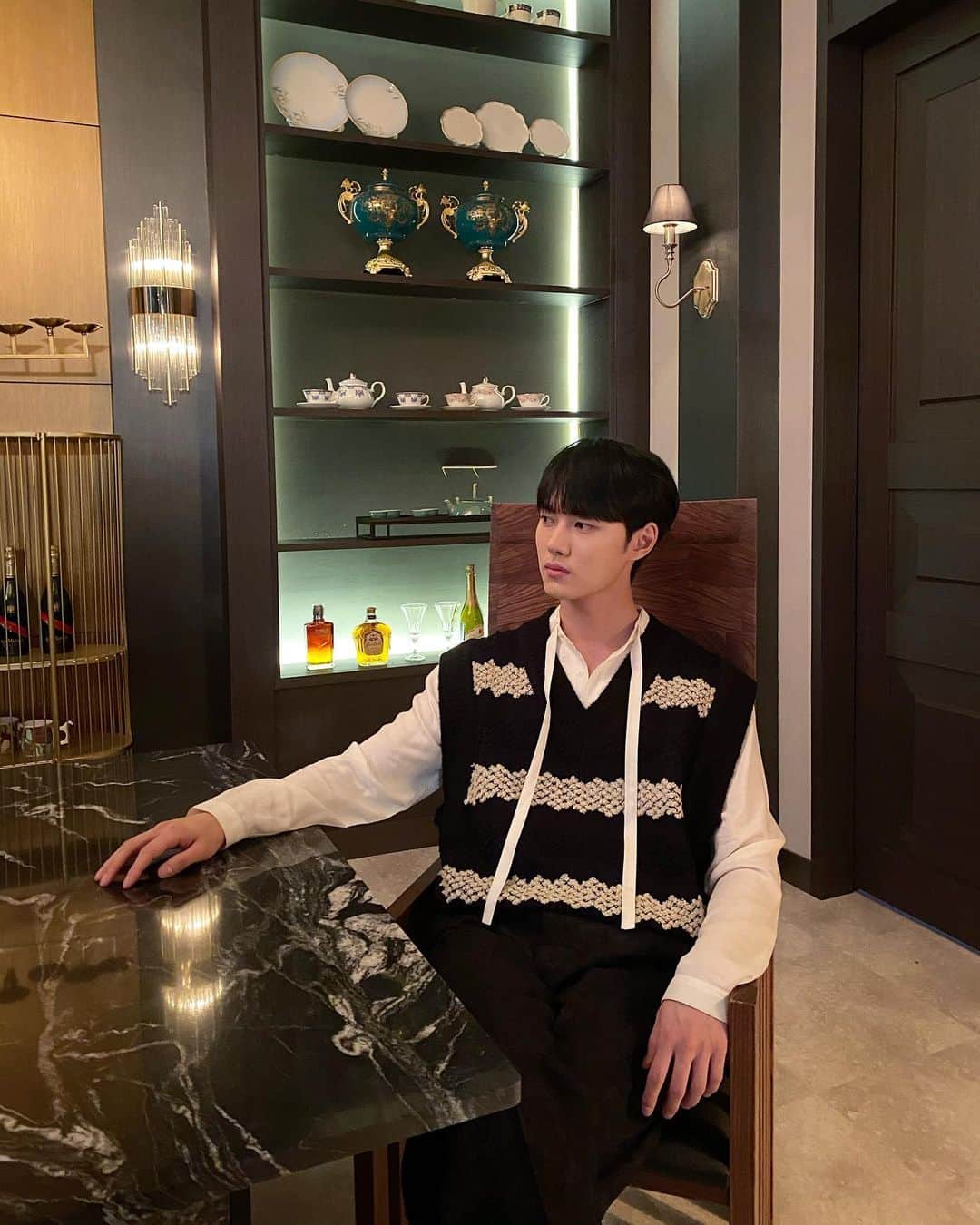 イ・ミンホのインスタグラム：「제가 갈게요, 좀 이따 만나요 #구미호뎐 #이무기」