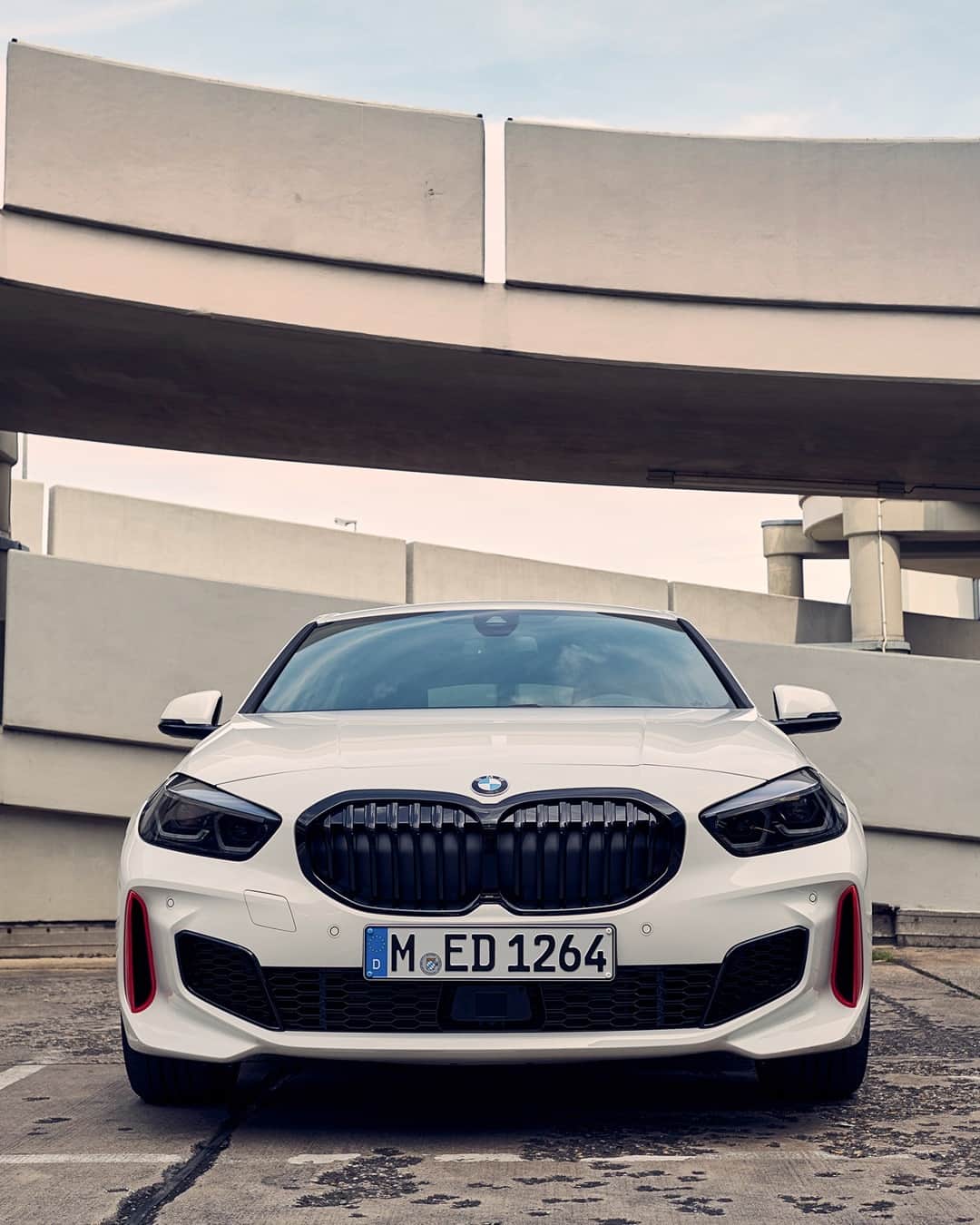 BMWさんのインスタグラム写真 - (BMWInstagram)「Switch up a gear. The return of the 'Turismo Internazionale': the new BMW 128ti. #THE1 #BMW #1Series #sports @thejasonpaul __ BMW 128ti: Fuel consumption in l/100 km (combined): 6.4–6.1. CO2 emissions in g/km (combined): 148–139. Further information: www.bmw.com/disclaimer.  Acceleration (0-100 km/h): 6.1 s. Power: 195 kW, 265 hp, 400 Nm. Top speed (limited): 250 km/h.」11月5日 19時05分 - bmw