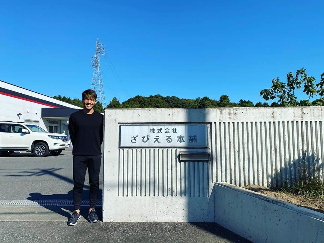 伊佐耕平のインスタグラム：「【1人スポンサー様訪問】  CLUB SPONSORS 株式会社ざひえる本舗様  いつもありがとうございます。 これからも宜しくお願い致します。  みんな大好きざびえる。 大分のお土産といったらざびえるでしょ! 欲しい人買って送りまーす👍  #1人スポンサー様訪問 #株式会社ざびえる本舗 #ざびえる #人生は常に今から #感謝」