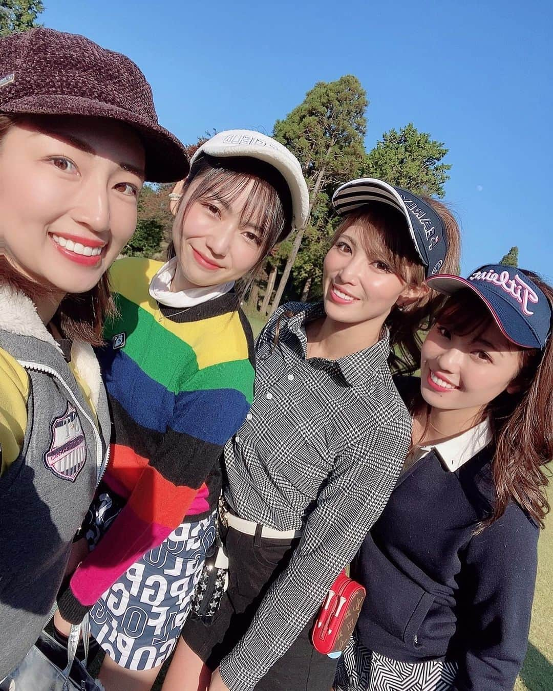 庄司ゆうこさんのインスタグラム写真 - (庄司ゆうこInstagram)「PSYゴルフ部メンバーでエンジョイゴルフ⛳️❤️ 最高に気持ちの良い天気でゴルフ日和な1日でした❣ ゴルフ中にお酒飲んでやるとかまずないんだけど、今日はみんなお酒好きで初めてデルカップってやつを飲んでしまった😂笑 そしたら飲んだ方がいい感じに力が抜けたのか、調子良くなってビックリ🤣嬉しいショット満載でした😆 それにしても私とえりなちゃん、ゴルフウェア、カラフルやなぁ🤣 #ゴルフ#ゴルフ女子#エンジョイゴルフ#ゴルフウェア#姉ヶ崎カントリー倶楽部#psyゴルフ部#ヨガインストラクター#ポジティブスターヨガ」11月5日 19時07分 - yuko.shoji