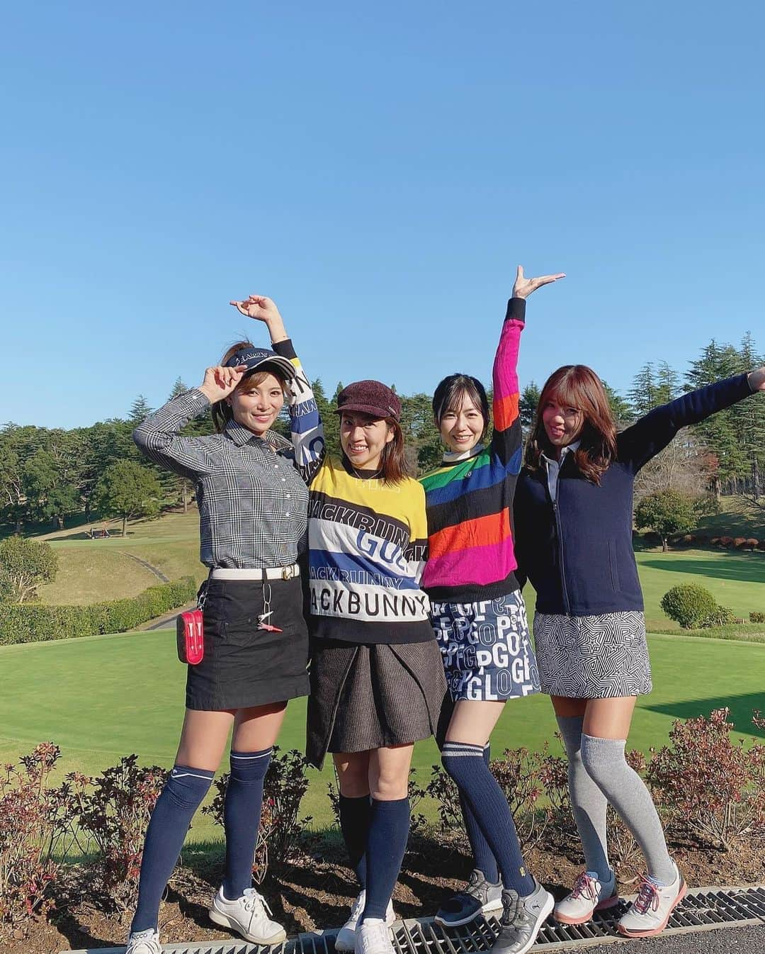 庄司ゆうこさんのインスタグラム写真 - (庄司ゆうこInstagram)「PSYゴルフ部メンバーでエンジョイゴルフ⛳️❤️ 最高に気持ちの良い天気でゴルフ日和な1日でした❣ ゴルフ中にお酒飲んでやるとかまずないんだけど、今日はみんなお酒好きで初めてデルカップってやつを飲んでしまった😂笑 そしたら飲んだ方がいい感じに力が抜けたのか、調子良くなってビックリ🤣嬉しいショット満載でした😆 それにしても私とえりなちゃん、ゴルフウェア、カラフルやなぁ🤣 #ゴルフ#ゴルフ女子#エンジョイゴルフ#ゴルフウェア#姉ヶ崎カントリー倶楽部#psyゴルフ部#ヨガインストラクター#ポジティブスターヨガ」11月5日 19時07分 - yuko.shoji