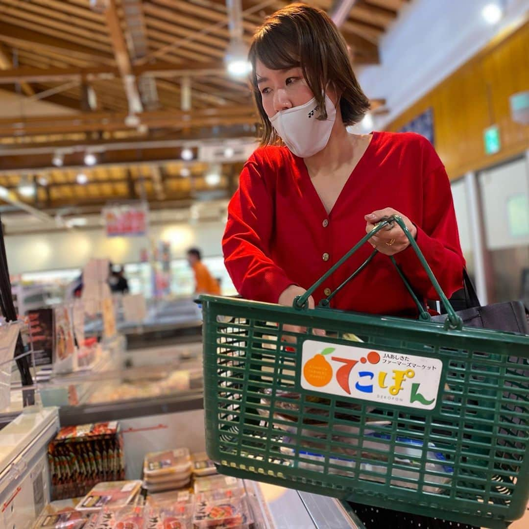 藤井瑞希さんのインスタグラム写真 - (藤井瑞希Instagram)「・ ・ 撮影後は『でこぽん』で 地域クーポンを利用して たくさん買い物しました☺️ ・ ・ サラ玉ちゃんドレッシングも 2本購入❤️ ・ ・ あしきた牛や美味しい野菜やフルーツが沢山あるので 熊本に行ったり芦北町の近くに行った際は ぜひ『でこぽん』へお立ち寄り下さいね〜‼️ ・ ・ #JAあしきた #jaあしきた #芦北町 #でこぽん」11月5日 19時10分 - bdmntnfujiimizuki