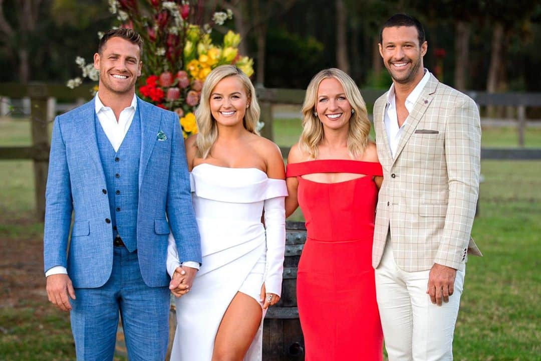 Vogue Australiaさんのインスタグラム写真 - (Vogue AustraliaInstagram)「It's official! 🌹🌹 The winners of #TheBacheloretteAustralia 2020 have been revealed! In tonight's season finale, #EllyMiles confirmed it was 28-year-old #FrazerNeate who had won her heart, while #BeckyMiles chose 34-year-old #PeteMann. Tap the link in our bio to see the happy couples in their first photos post #BacheloretteAu! 📷 courtesy of Channel 10」11月5日 19時30分 - vogueaustralia