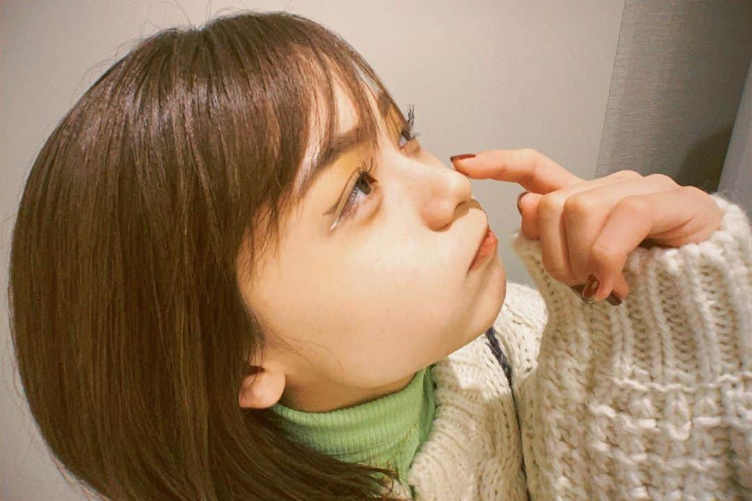 足立佳奈のインスタグラム：「💚 #アイメイクに注目してくれてもいいよ？」