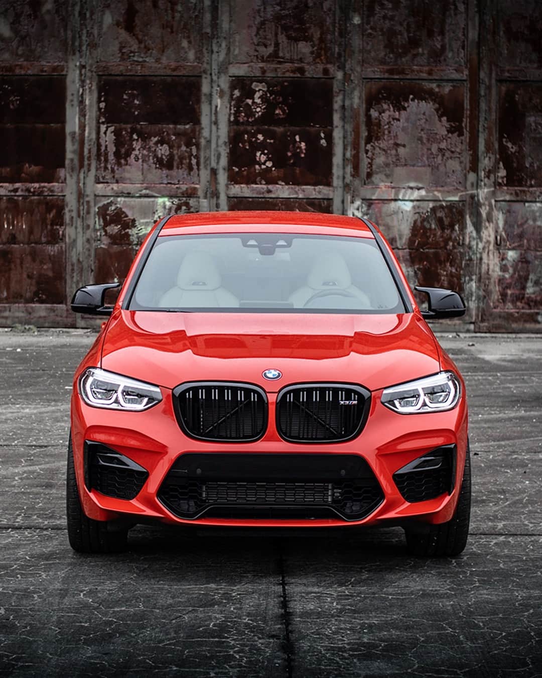 BMWのインスタグラム：「Keep it chill, before the thrill. The BMW X3 M. #TheX3M #BMW #X3M #BMWrepost @mf.town __ BMW X3 M: Fuel consumption in l/100 km (combined): 10.5. CO2 emissions in g/km (combined): 239. Further information: www.bmw.com/disclaimer. Acceleration (0-100 km/h): 4.2 s. Power: 353 kW, 480 hp, 600 Nm. Top speed (limited): 250 km/h (with optional M Drivers Package: 280 km/h).」