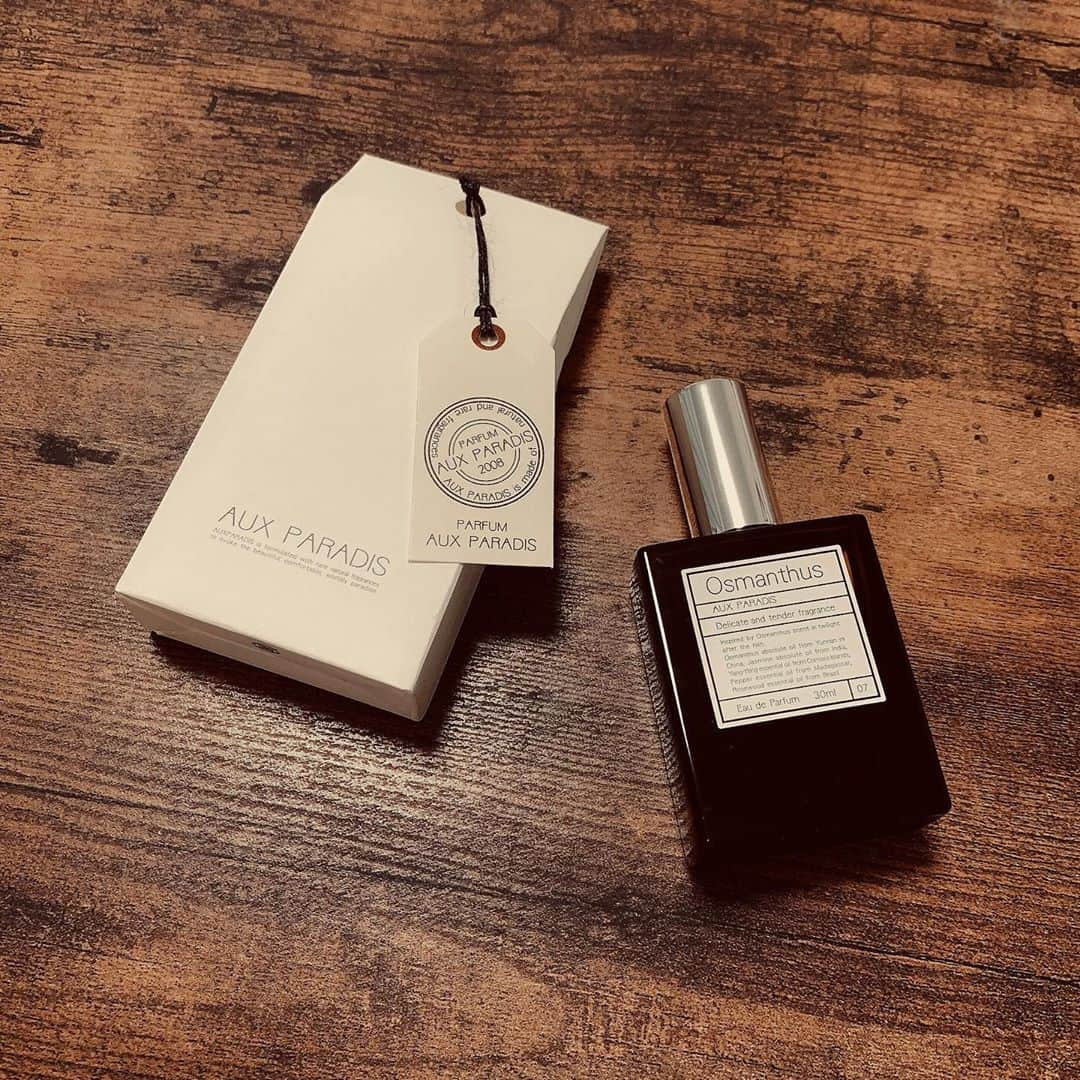 吉田怜菜のインスタグラム：「. . New 🍂 . 金木犀の香り 🧸❤️ . . #auxparadis #osmanthus #osmanthusfragrans #newfragrance #金木犀 #金木犀の香り #キンモクセイ　#オゥパラディ #香水 #秋限定 #🍂 #팔로우미」