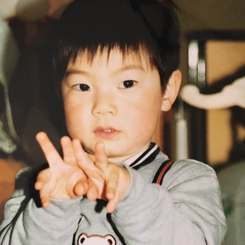 大塚達宣のインスタグラム：「20歳になりました。 たくさんの方に祝っていただき幸せな誕生日でした🙇‍♂️🙇‍♂️  20歳になってもやることは変わらず、自分を鍛えることだけ考えます！💪💪  #2000年生まれって年数えやすいよね  #この時からすでに  #wポーズ✌️✌️  #この時からもしかして…」