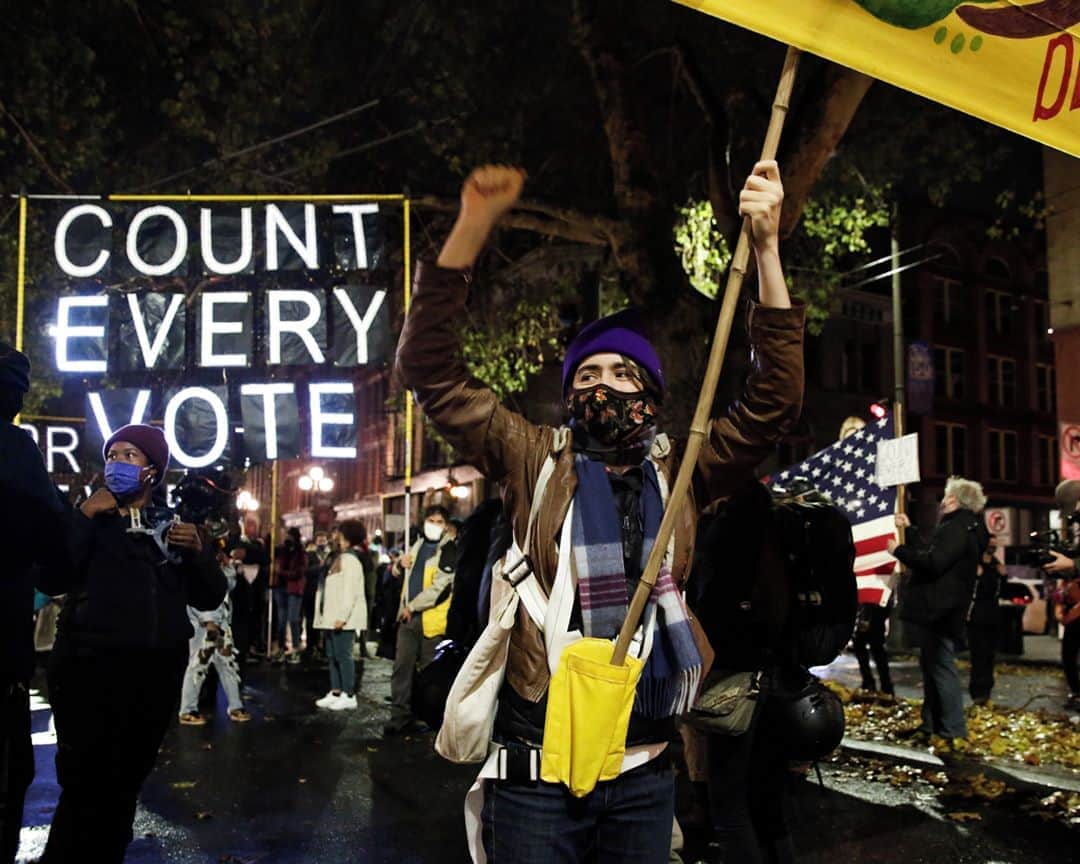 AFP通信さんのインスタグラム写真 - (AFP通信Instagram)「AFP Photo - "Count every vote": hundreds of americans take to the streets -⁣ .⁣ Democratic presidential challenger Joe Biden on November 4 neared the magic number of 270 electoral votes needed to win the White House with several battleground states still in play, as incumbent President Donald Trump challenged the vote count.⁣ #counteveryvote #uselection  .⁣ 📷 Jason Redmond - Seattle - (1)⁣ 📷 @keremyucel - Minneapolis - (2, 3, 4, 5)⁣ 📷 Jason Redmond - Seattle - (6)⁣ 📷 Joseph Prezioso - Boston - (7)」11月5日 19時47分 - afpphoto