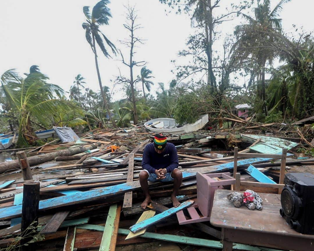 AFP通信さんのインスタグラム写真 - (AFP通信Instagram)「AFP Photo 📷 @intiocon - A man reacts as he looks at damages caused by the passage of Hurricane Eta in Puerto Cabezas, Nicaragua, on November 4, 2020.⁣ .⁣ Hurricane Eta slowed to tropical storm speeds on Wednesday morning even as it pummeled Nicaragua, killing two people there and one in neighboring Honduras, while unleashing fierce winds and heavy downpours. #hurricane #eta」11月5日 19時41分 - afpphoto