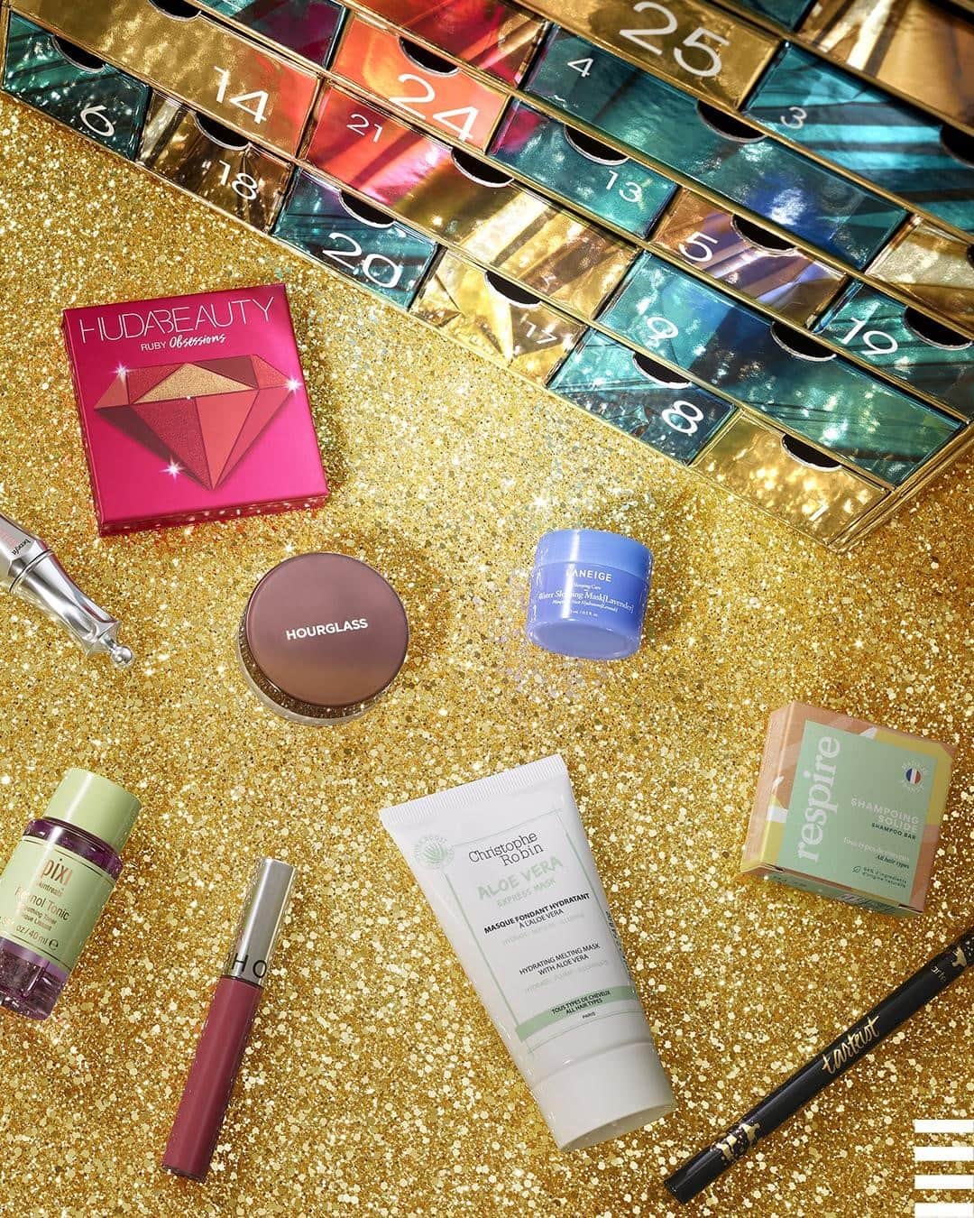のインスタグラム：「Commentez un maximum de 🎁 si vous voulez qu'on fasse un concours avec notre calendrier de l'Avent SEPHORA FAVORITES ! Si ce post dépasse les 20000 likes et 1000 commentaires, on vous prépare une surprise... 😱 GO !  #SephoraFrance」