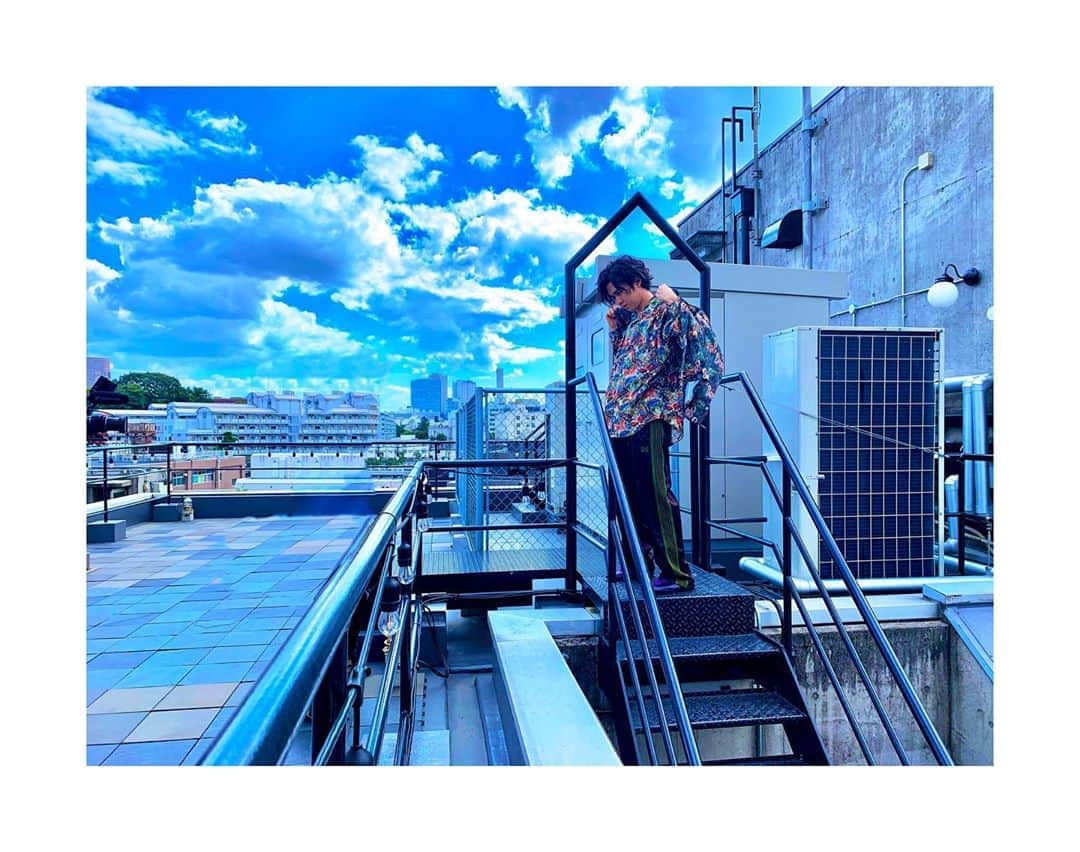 田村心さんのインスタグラム写真 - (田村心Instagram)「_﻿ 取材オフショット﻿ ﻿ 衣装のパンツが﻿ 私服で履いてる赤パンツの色違いでした。」11月5日 20時00分 - shin_tamura_official