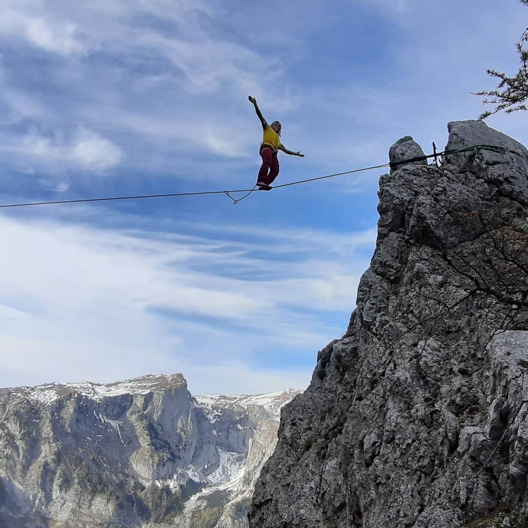 ドイターさんのインスタグラム写真 - (ドイターInstagram)「@michthek's favorite place is "wherever dreams come true". At the Hochschwab in Upper Styria he has probably found it again. Where is your favorite place? 🏔 - Please tag #deuter to be featured. ❤️🏔 - #deuter #brandambassadors #outdoor #sports #alpine #highlining #slackline #freesolo #slacklining」11月5日 20時02分 - deuter