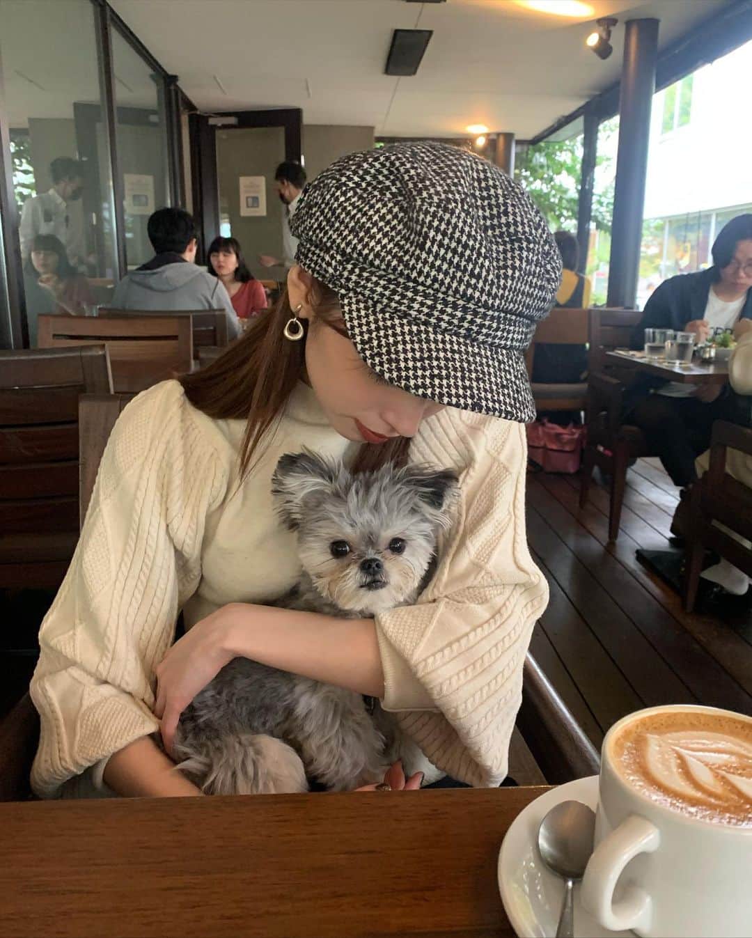 谷川菜奈さんのインスタグラム写真 - (谷川菜奈Instagram)「この前の休日☕️🤍 お母さんが東京に来てたのでカフェに☺️ とっても楽しかったなリフレッシュ🌱 少しガーリーなニットは　@fifth_store ☺︎ #outfit#153cmコーデ#低身長コーデ #fifth#fifthtl#フィフス #ケーブル編みボリュームスリーブニット」11月5日 20時01分 - pechi.130