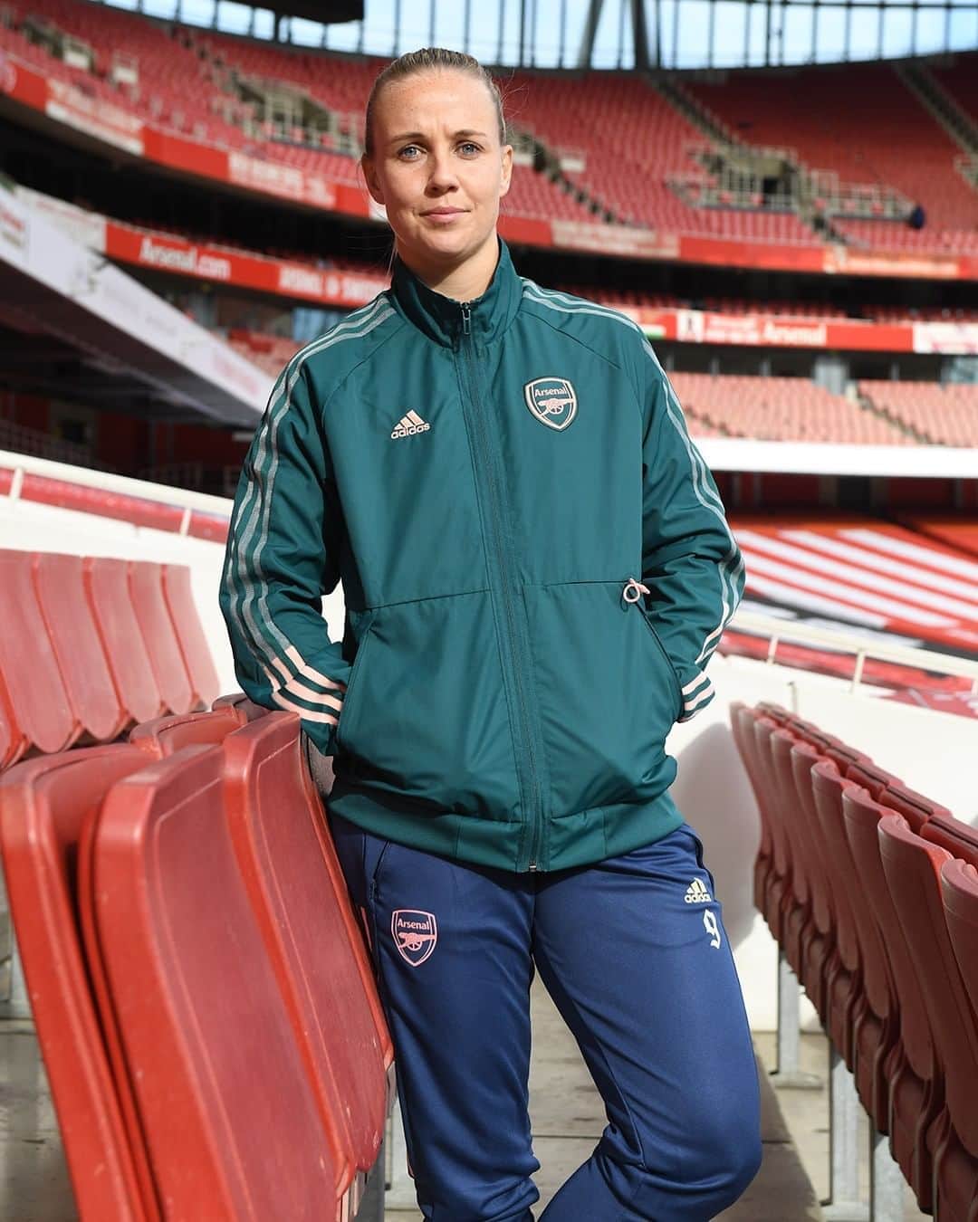 Arsenal Ladiesさんのインスタグラム写真 - (Arsenal LadiesInstagram)「Introducing our 𝗻𝗲𝘄 anthem jackets! 😍  @adidasfootball back at it again 🔥」11月5日 20時04分 - arsenalwfc
