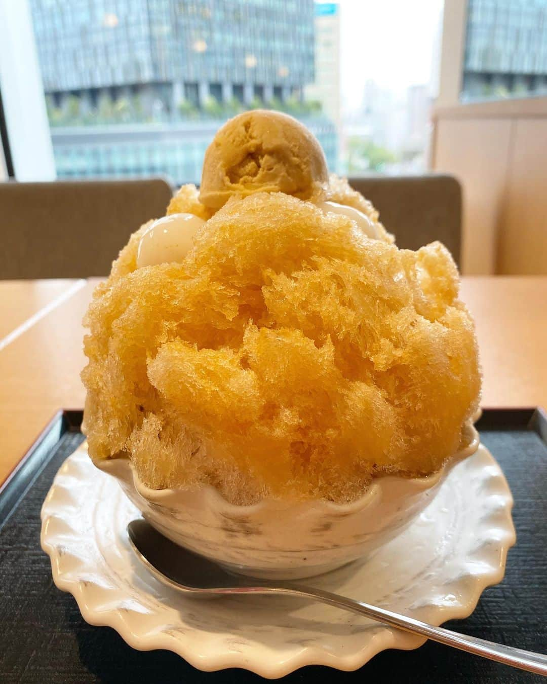 高畑結希さんのインスタグラム写真 - (高畑結希Instagram)「. お仕事おわりに🍧🥄 寒くなるとかき氷のあるお店も 少なくなってきますよね。。。🤧  おすすめのかき氷のお店教えてください！  . #かき氷 #かきごおりすと #アイス #スイーツ #きなこ #白玉 #わらび餅 #名古屋 #田舎氷 #美味しかった #寒い」11月5日 20時14分 - yuhki_takahata