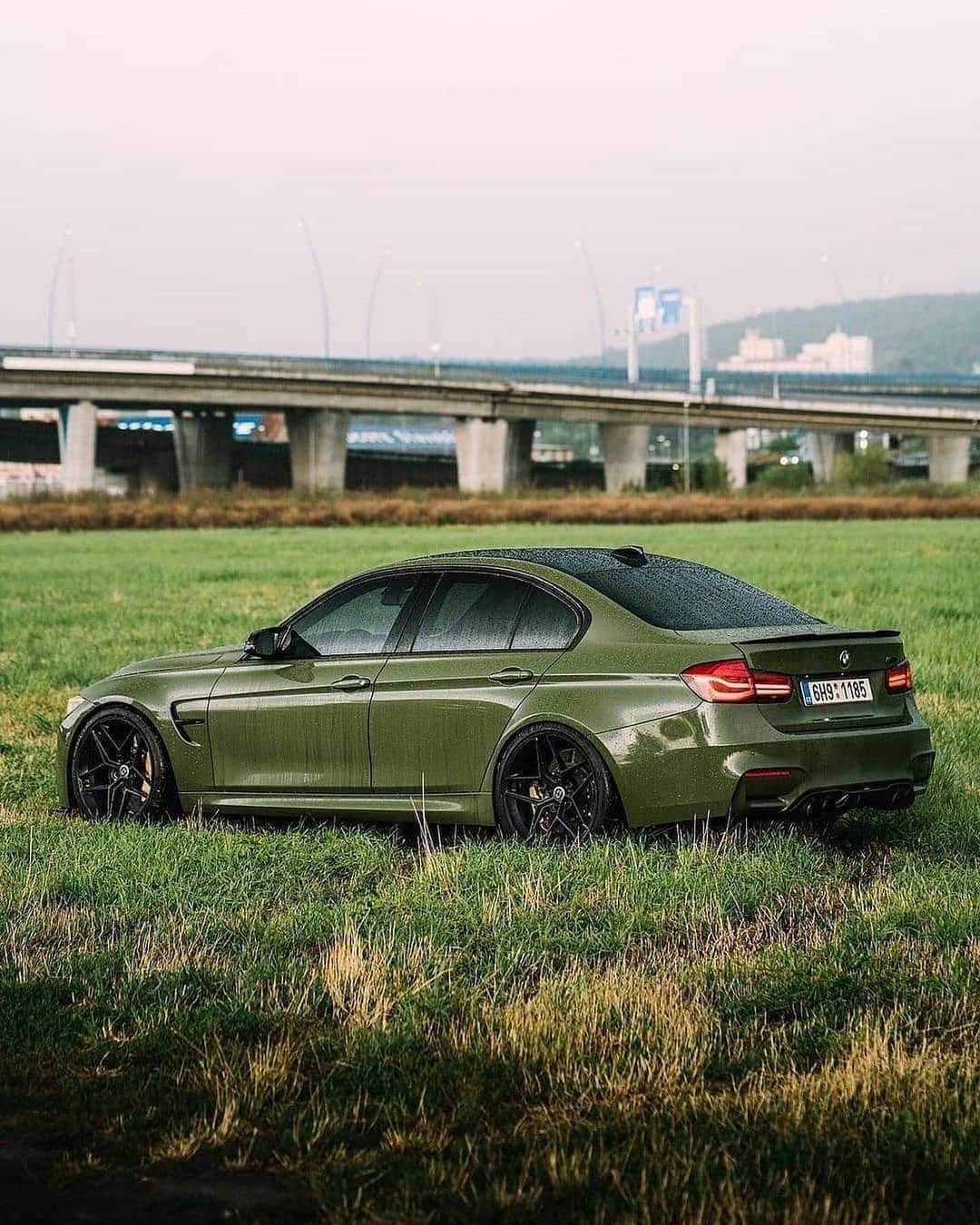 Kik:SoLeimanRTさんのインスタグラム写真 - (Kik:SoLeimanRTInstagram)「Military Green BMW M3 Photo by @xbayt」11月5日 20時14分 - carinstagram