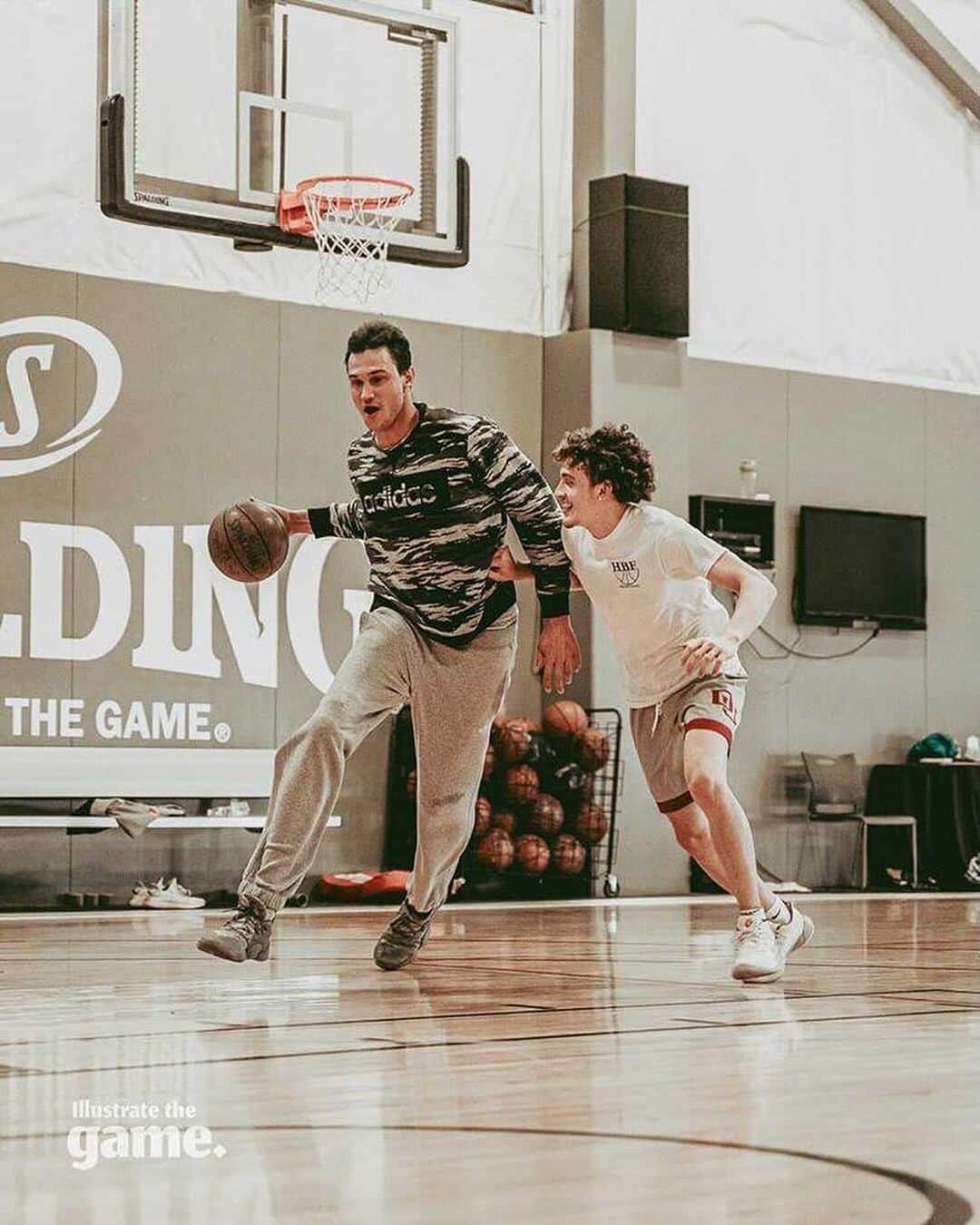 ダニーロ・ガリナリのインスタグラム：「⛹️‍♂️😄 Fun practice with @korey.hess」