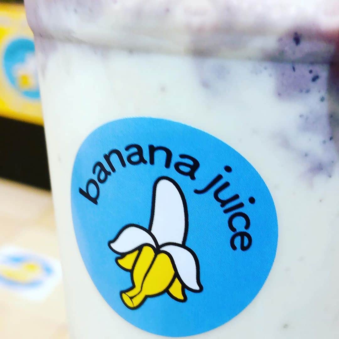 上杉洋史のインスタグラム：「I love banana juice. #banana #bananajuice」