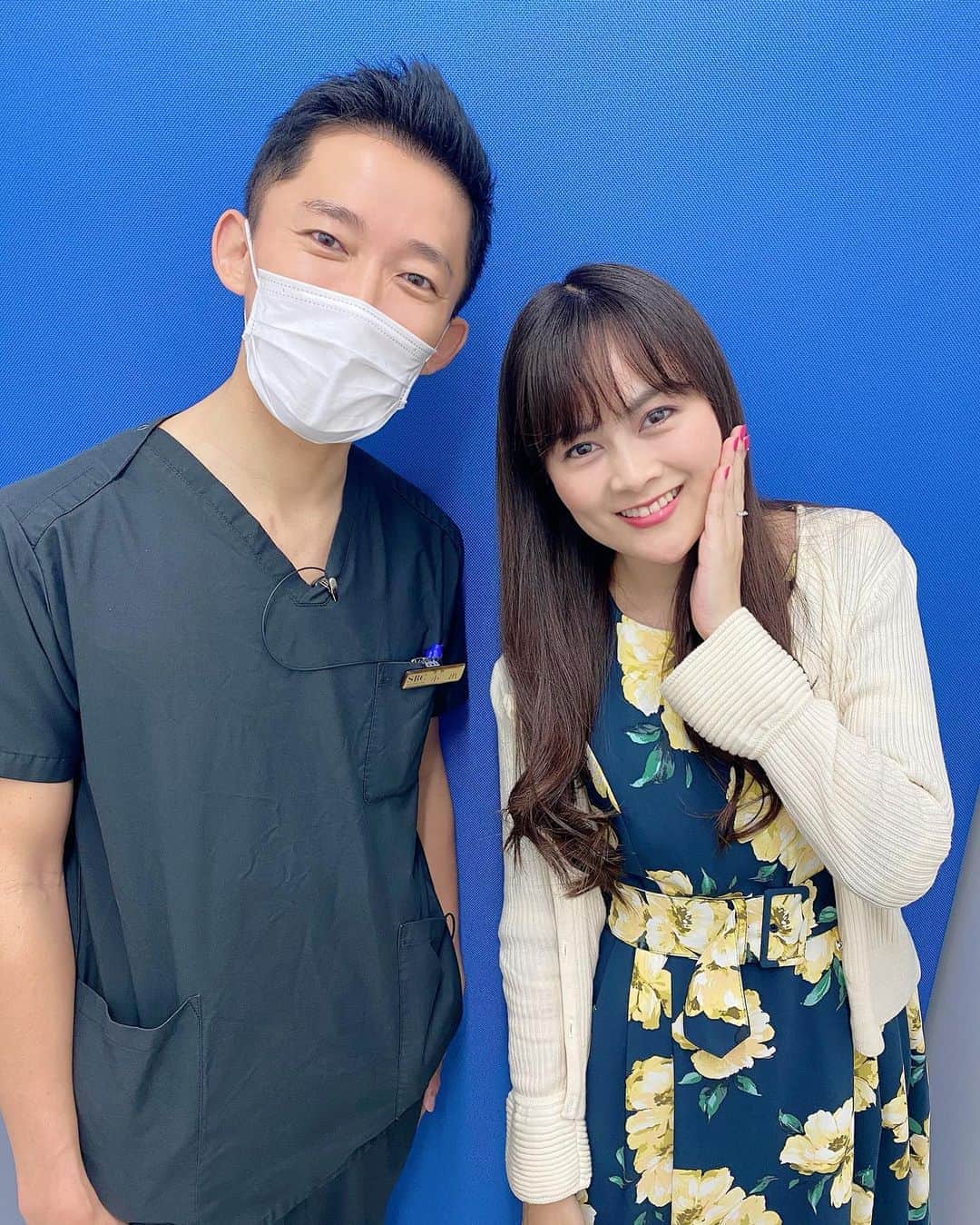 のインスタグラム：「湘南美容クリニック新宿南口院さん（@sbc_south_shinjuku）で、﻿ 初めてエラボトックスを受けてきたよ😆❣️❣️﻿  院長の小出先生（@sbc_koide_beauty）にしていただいきました❤️😃﻿  本当に本当に本当に受けてよかったと思ったよ❣️﻿  先生が明るくて説明もすごく丁寧だから、﻿ 安心できたし、﻿ さらにその後、スタッフさんでエラボトックス受けたことあるお姉さんが、﻿ 受けた後どんな感じか、どう変化していくかを﻿ 詳しく教えてくれたから、﻿ 自分の施術中のイメージや その後のイメージをしっかり持てたことで﻿ この上なく安心できた🥰🥰🥰﻿ ﻿ 初めてだと不安なことってたくさんあるから、 誠実に細かく丁寧に教えてくれるって﻿ すごく大事だよね❣️❣️﻿ ﻿ 注射も痛がりだから、﻿ 痛かったら嫌だなーと思ってたけど、﻿ 採血の注射や点滴より全然痛くなかったよ😃✨﻿ ﻿ 注射の後も赤みや腫れなども出なくて、﻿ これからフェイスラインがスッキリするのが楽しみ❤️❤️﻿ ﻿ あと、私奥歯が欠けるほど歯軋りや食いしばりがひどいから、﻿ 自分の歯を守るためにもエラボトックスをしました😃✨﻿ ﻿ エラボトックスって小顔だけじゃなくて、﻿ 歯ぎしり食いしばり予防にもなるんだよ😃✨﻿ ﻿ 女性だけでなく、男性にも人気だよ❤️﻿ ﻿ @sbc_koide_beauty 先生も注射上手だし、﻿ @sbc_south_shinjuku さんも安心できるから﻿ エラボトデビューがここでよかった😊✨✨﻿ ﻿ #湘南美容クリニック #湘南美容クリニック新宿南口院 #エラボトックス #フェイスラインスッキリ #小顔 #小出真哉」